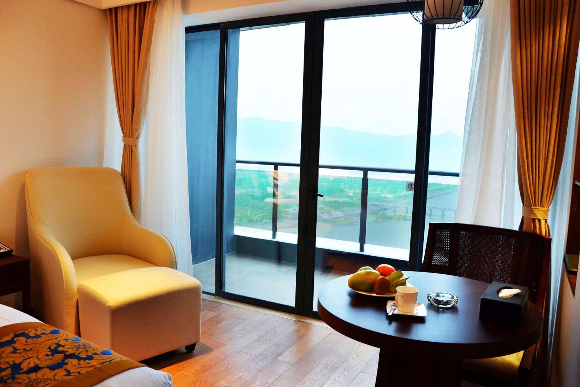 Wyndham Garden Hotel Lingshui  Exterior foto