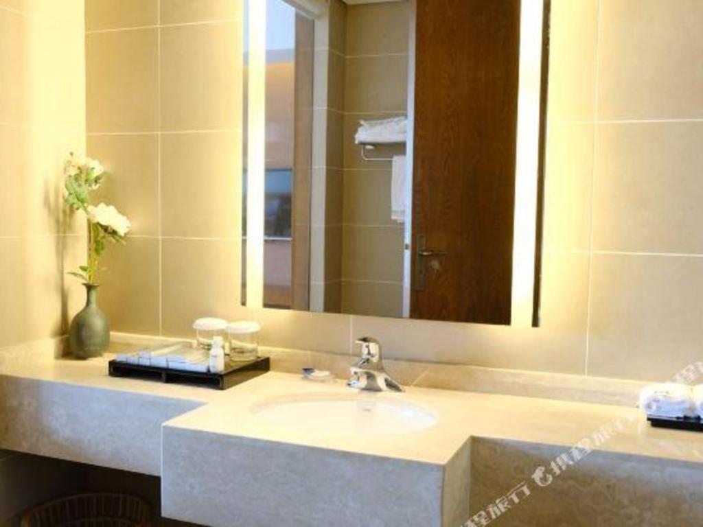 Wyndham Garden Hotel Lingshui  Exterior foto
